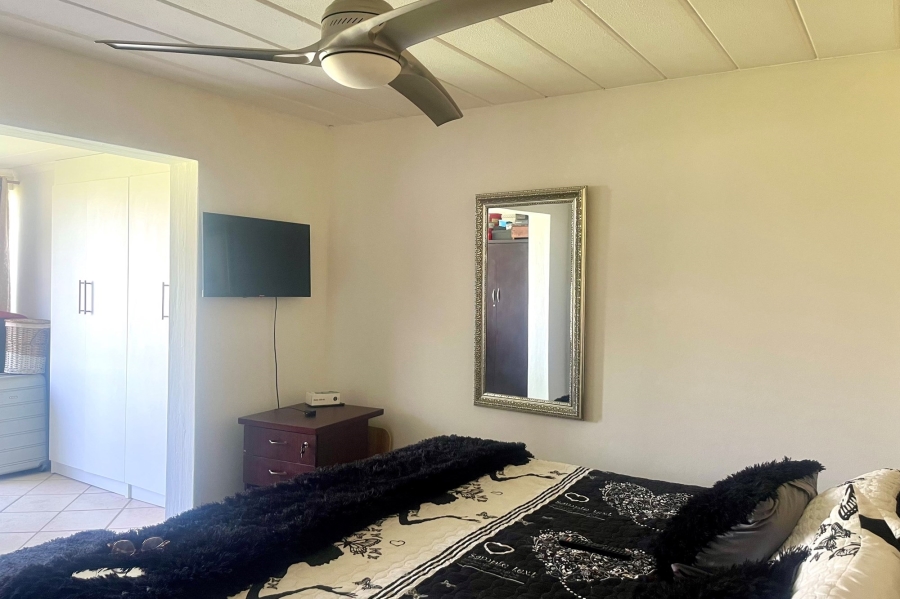 To Let 3 Bedroom Property for Rent in Caribbean Beach Club North West